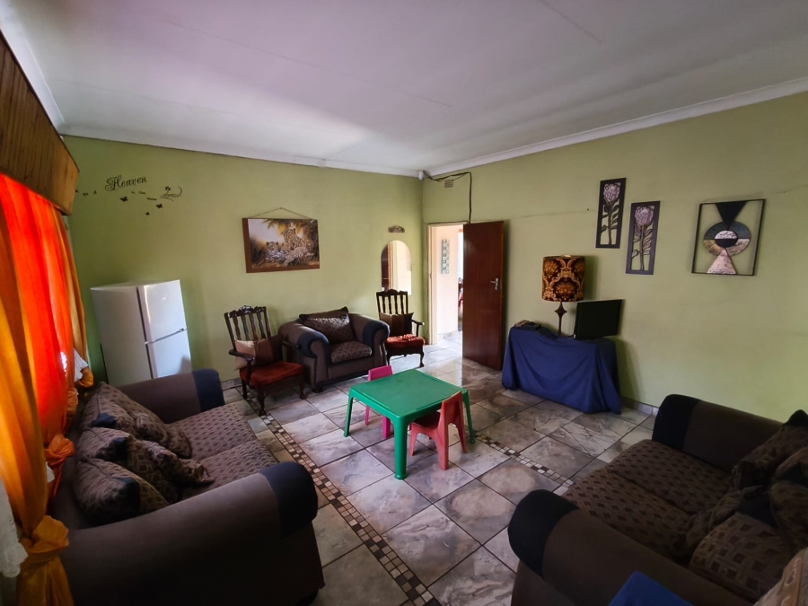 To Let 4 Bedroom Property for Rent in Oos Einde North West